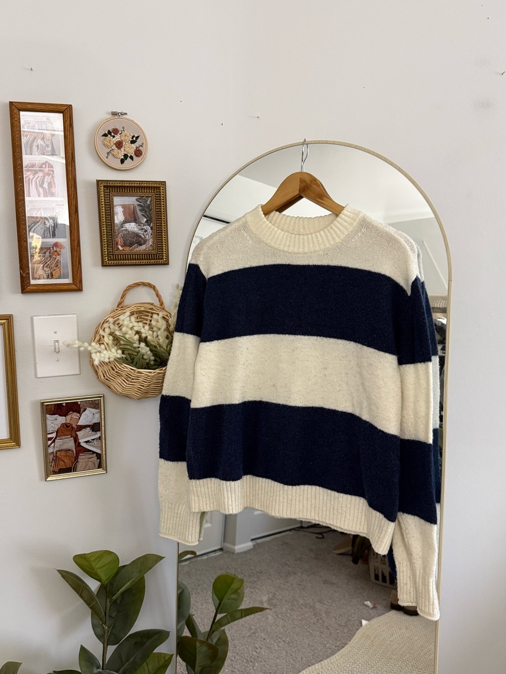 American Eagle Navy and Cream Striped Crewneck Sweater - Picture 3 of 5